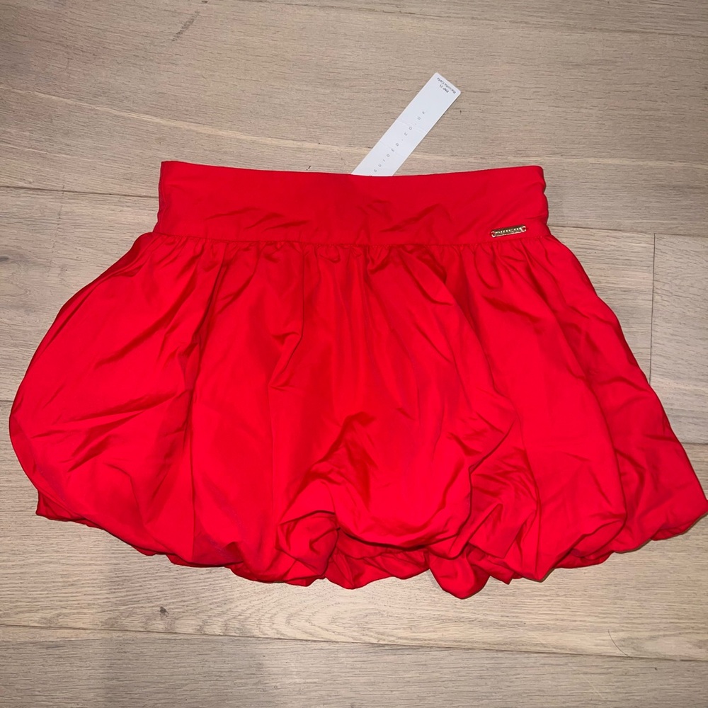 Missguided red bubble skirt
-medium